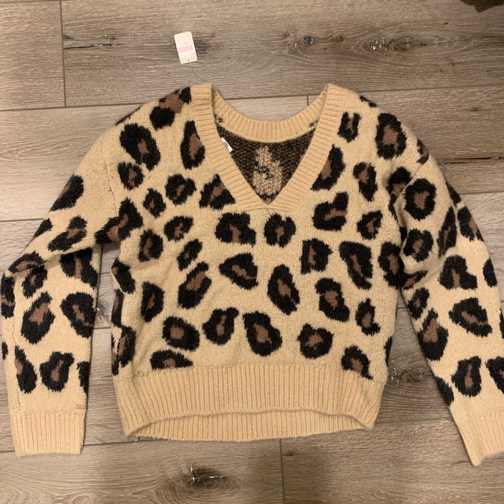 vspink cheetah print crewneck🤍